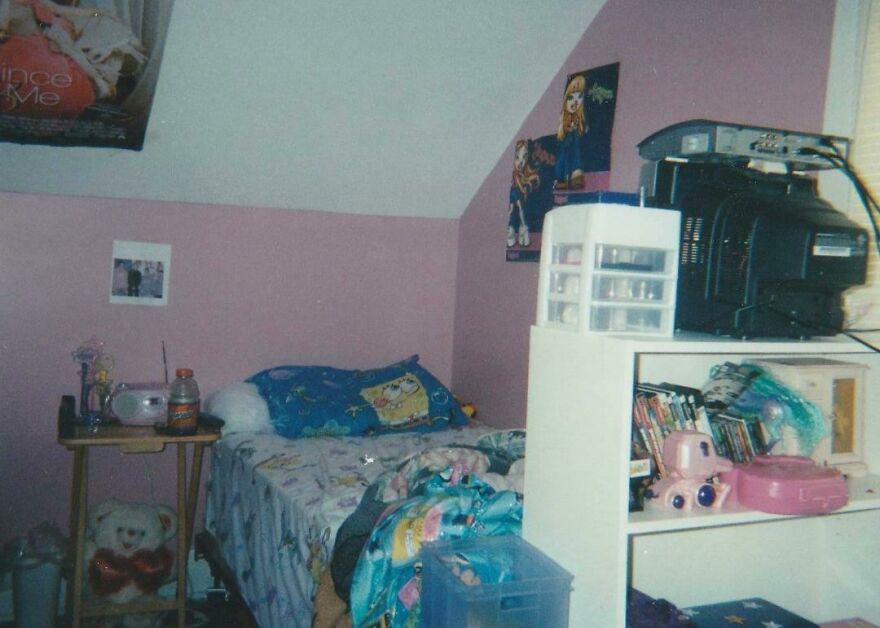 A nostalgic early 2000s teenager bedroom with a CRT TV, a colorful Spongebob pillow, and posters