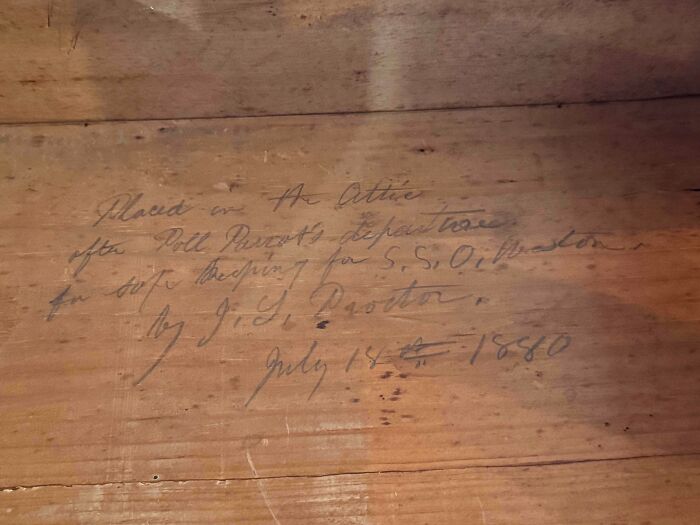 Handwritten note dated 1880 inside wooden box showing old treasures discovered by antique lovers.