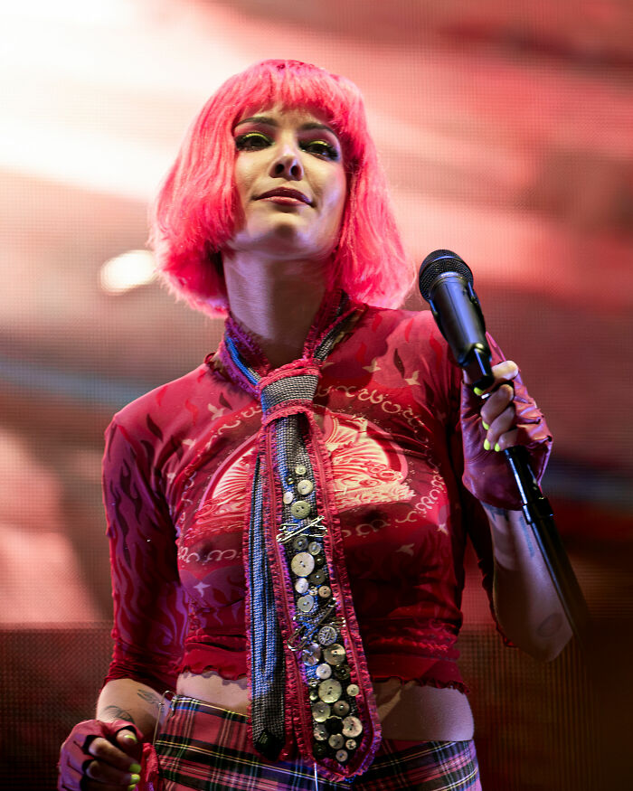 Singer Halsey, 32