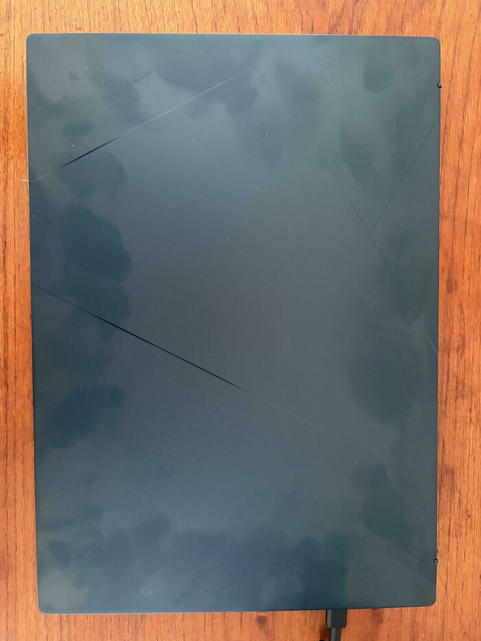 My New Zenbook 14 Gets Discolored Each Time You Touch It Even If Your Hands Are Clean