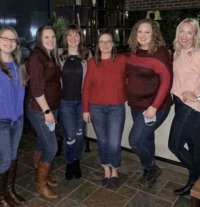 Group of women in casual outfits confusing the eye with similar clothing colors