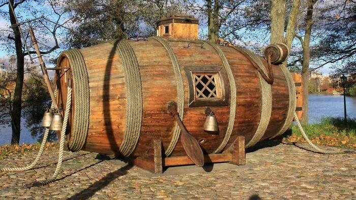 Yefim Nikonov Build One Of The First Functional Submarines And Presented It To Peter I The Great, Czar Of Russia In 1721 (Prototype)