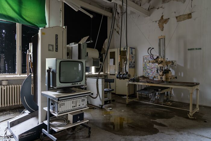 An abandoned hospital room with outdated machinery showing how medicine has changed.