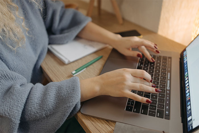 Online Stalker Freaks Out After Woman "Steals" Her Fictional Boyfriend Online Stalker Freaks Out After Woman "Steals" Her Fictional Boyfriend