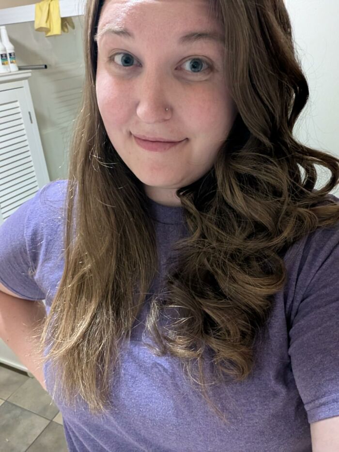 A woman showing the difference between her straight and curled hair, a great Prime Big Deal Days find.
