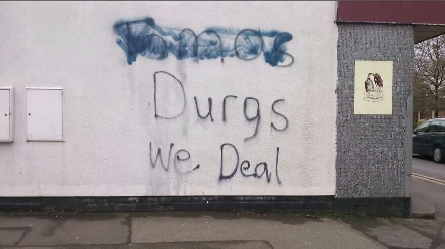 Hilarious grammar fails spray-painted as Durgs We Deal on a wall