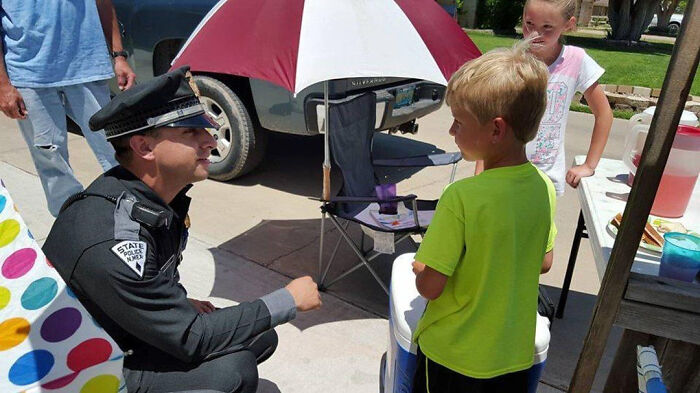 9-Year-Old In New Mexico Set Up A Lemonade Stand To Help Pay For Her Little Brother’s Heart Surgery