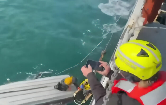 15YO Alaskan Boy Who Survived 62 Hours At Sea Makes Chilling Revelation After Getting Rescued 15YO Alaskan Boy Who Survived 62 Hours At Sea Makes Chilling Revelation After Getting Rescued