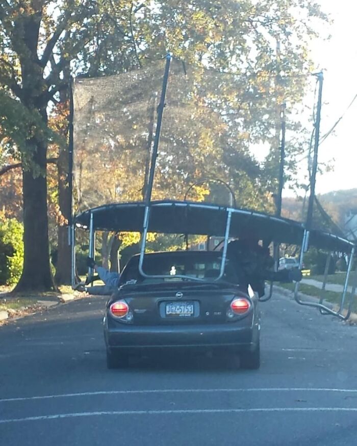 Car transporting large trampoline causes moving fails