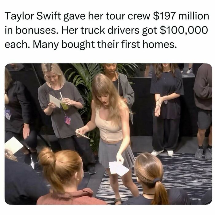 Taylor Swift handing out bonus envelopes to her crew, one of many fascinating stories from the internet.