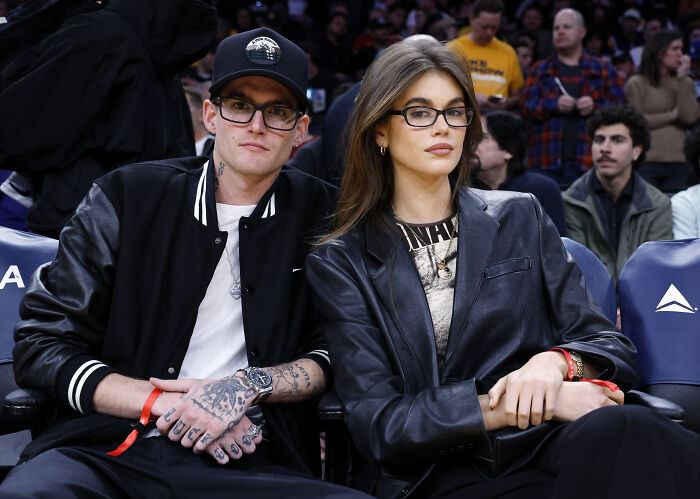 Presley Gerber and Kaia Gerber sitting together at an event Presley Gerber and Kaia Gerber sitting together at an event
