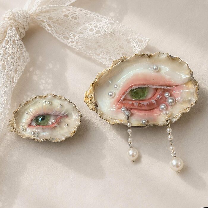 Green-And-Gold Oyster Eye