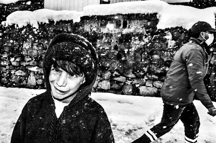 A black and white street photo by Murat Harmanlikli capturing the joy and intensity of childhood.