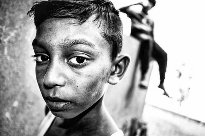 A black and white street photo by Murat Harmanlikli capturing the intensity and curiosity of childhood.