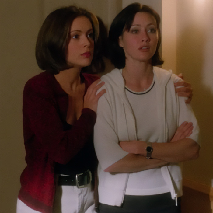 Shannen Doherty and Alyssa Milano in Charmed, known for their Co-Stars Friendships falling apart.