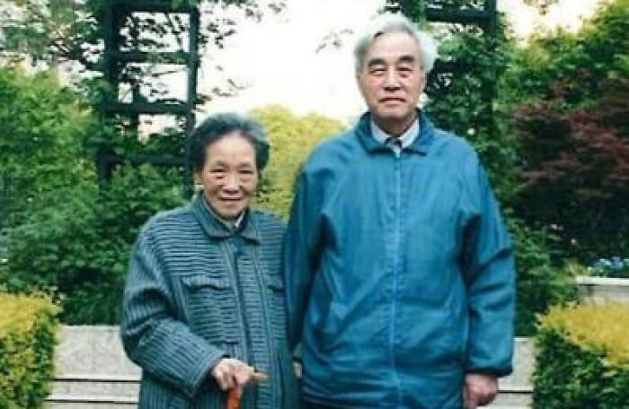 A Shanghai Couple Lived On Shared Meals Costing About Two And A Half Dollars And Later Donated Their Life Savings To Help Children With Heart Disease