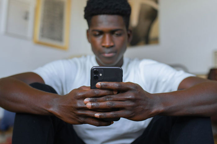 Neighbor Calls Black Man “Intimidating,” Then Posts His Photo And Warns Residents About Him Neighbor Calls Black Man “Intimidating,” Then Posts His Photo And Warns Residents About Him