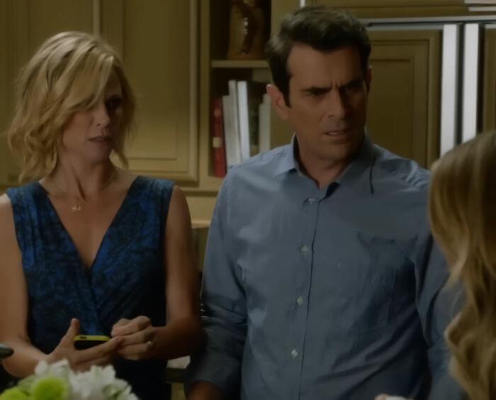 Modern Family reunion pic of Claire and Phil Dunphy looking concerned, baffling fans.