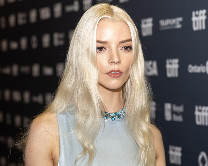 An actress with long blonde hair, looking serious, at an event, related to method acting discussions. An actress with long blonde hair, looking serious, at an event, related to method acting discussions.