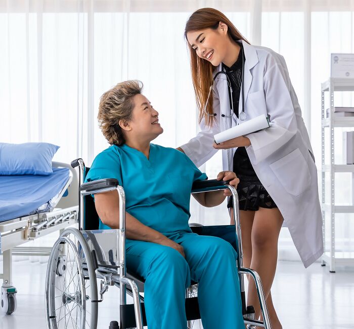 Anesthesiologists Spill The Tea On 75 Of The Most Bizarre Things People Said Under Medication