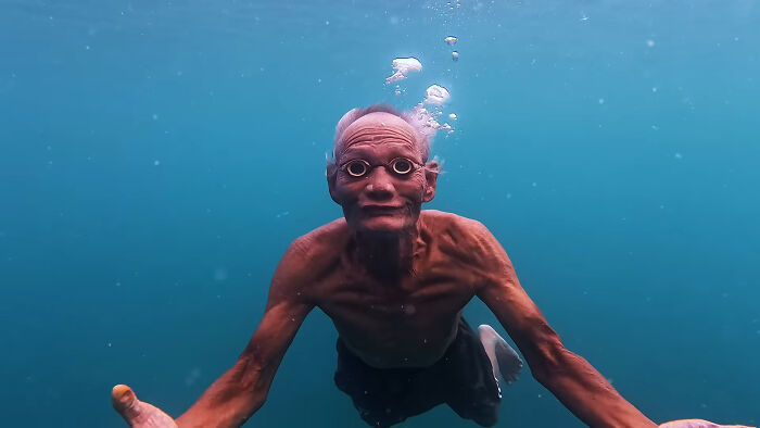 Isolated Tribe Can Swim Underwater For Long Hours, Which Has Developed A "New Mutant Gene" Isolated Tribe Can Swim Underwater For Long Hours, Which Has Developed A "New Mutant Gene"