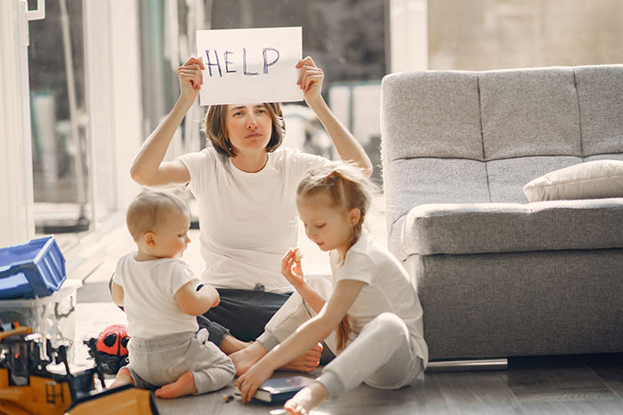 Woman Babysits On Weekends, Her Clueless BF Just Can't Figure Out Why She Keeps Ignoring Him Woman Babysits On Weekends, Her Clueless BF Just Can't Figure Out Why She Keeps Ignoring Him