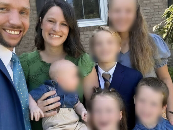 Mom with husband and children, whose naive act with her 5-year-old son led to her sentencing. Mom with husband and children, whose naive act with her 5-year-old son led to her sentencing.