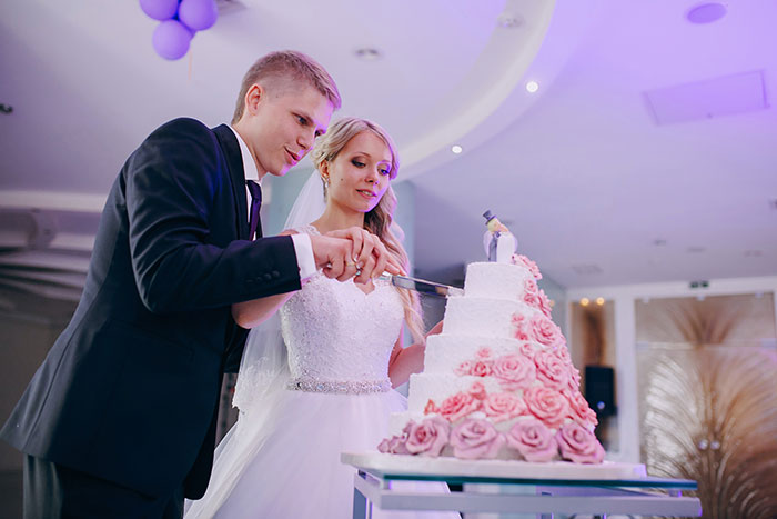 A 28-Year-Old Wedding Cake Mystery Gets Accidentally Solved, Leaves Bride Even More Upset