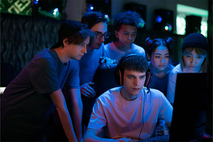 Teen Finds Out Friend Is A Thief, Comes Up With A Revenge Plan That Has Him Suffering For Years Teen Finds Out Friend Is A Thief, Comes Up With A Revenge Plan That Has Him Suffering For Years