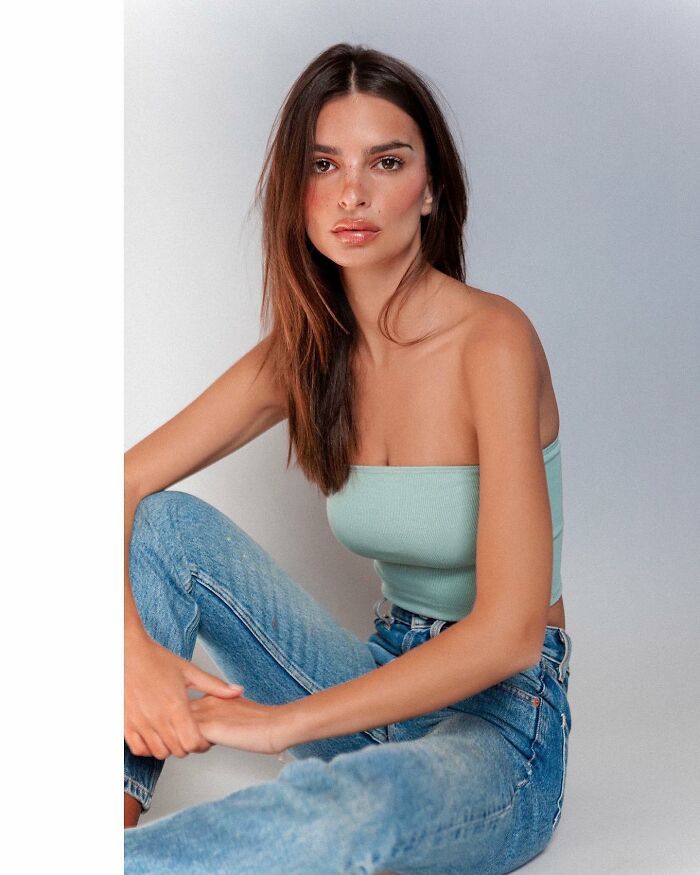Emily Ratajkowski with a visible Photoshop fail, highlighting unedited celebrity skin and freckles.
