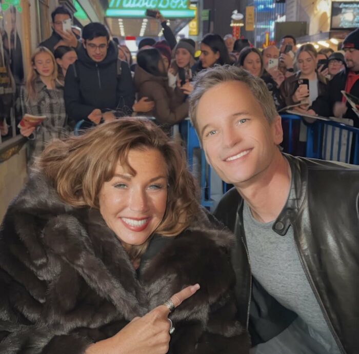 Neil Patrick Harris poses with a fan, showing a potential celebrity Photoshop fail.