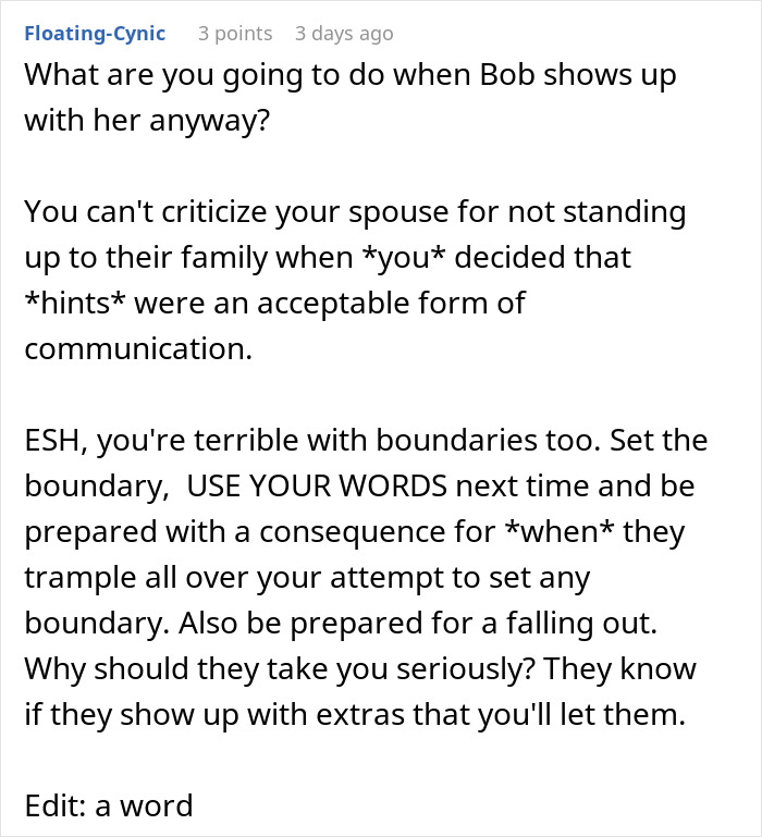 Online forum comment discussing boundaries and communication during family Thanksgiving Online forum comment discussing boundaries and communication during family Thanksgiving