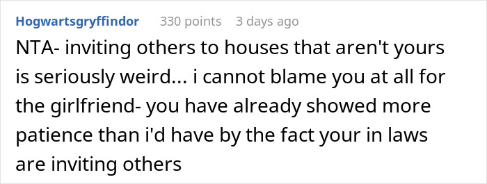 A screenshot of a forum comment stating how weird it is to invite strangers to someone else's Thanksgiving. A screenshot of a forum comment stating how weird it is to invite strangers to someone else's Thanksgiving.