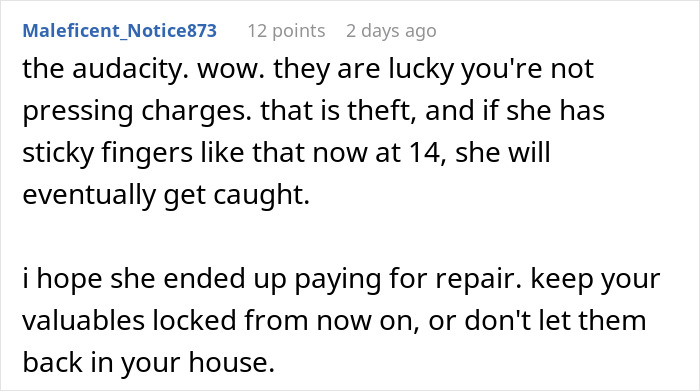 Screenshot of Reddit comment about a 14YO stealing aunt's sapphire engagement ring, suggesting pressing charges for theft.