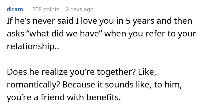 A comment on Reddit about a guy who doesn't say I love you, questioning if he realizes the relationship is romantic.