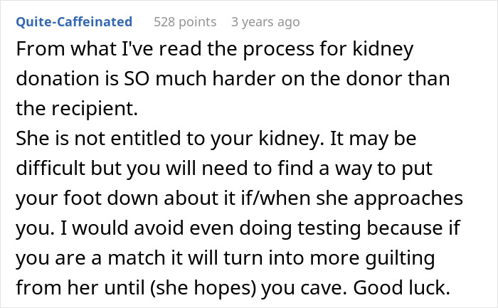 A comment section debating a toxic mom's expectation of a shiny new kidney from her daughter.