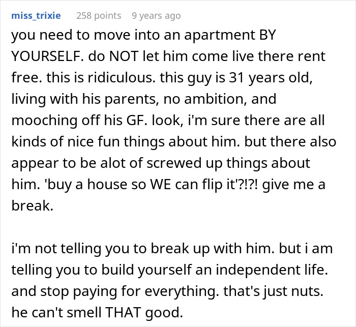 Advice forum post urging a woman to stop paying for everything and live alone.