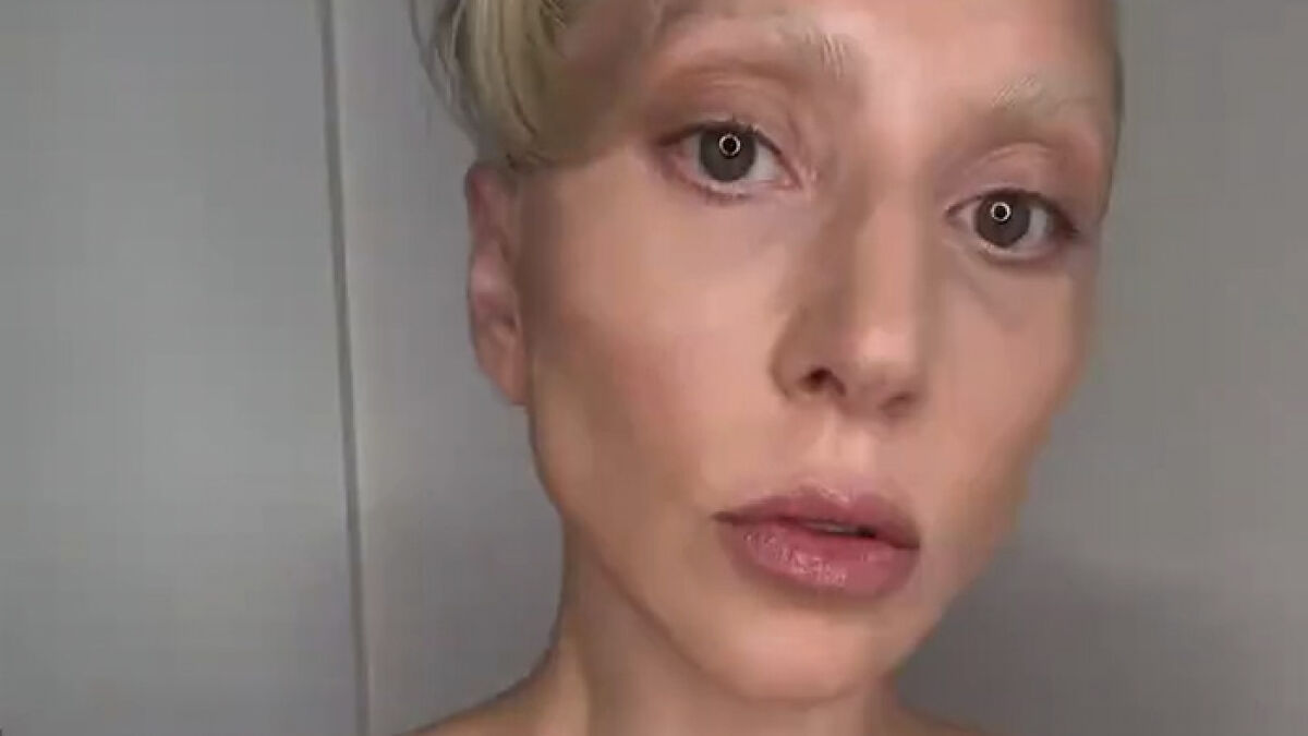 boredpanda.com - Samridhi Goel - Lady Gaga's Latest Video Draws Brutal Comparisons To Ariana Grande Amid Concerns Over Her Appearance