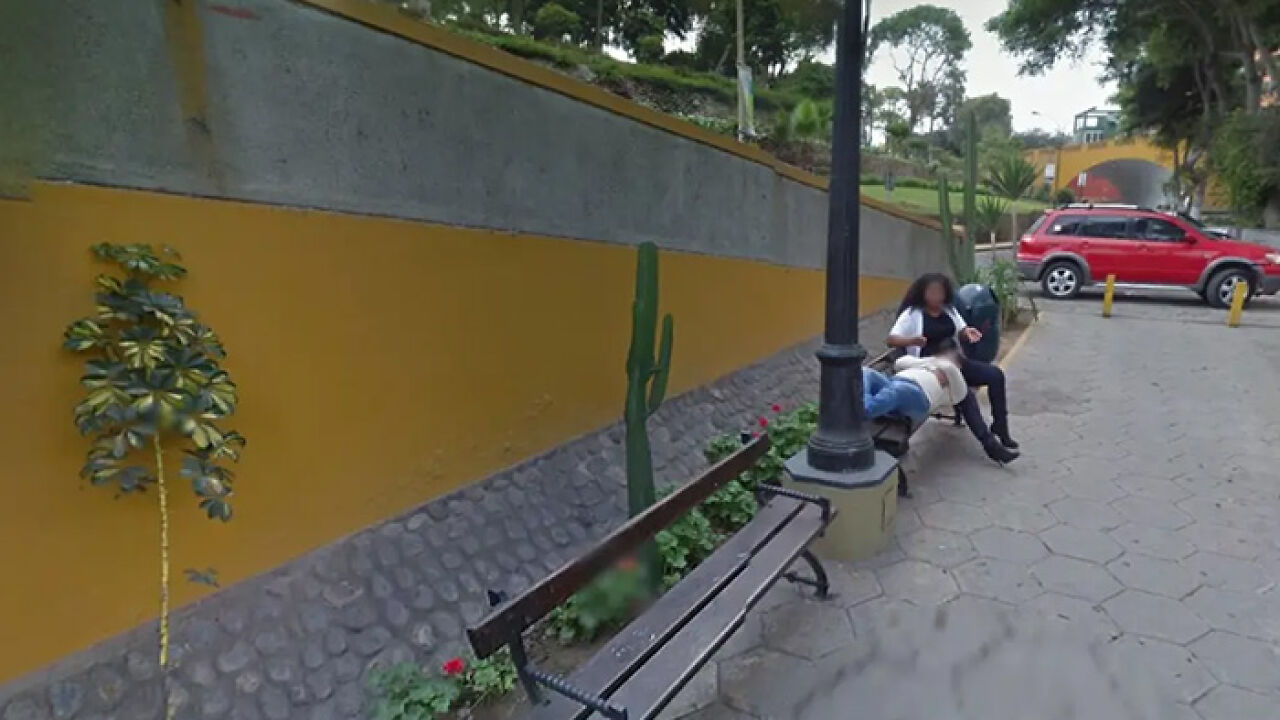 6 Times Google Maps Accidentally Exposed People’s Secrets, From A Cheating Wife To A Very Unfortunate Backyard Moment