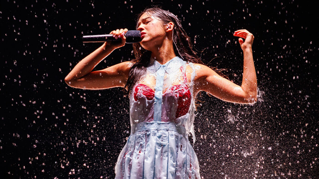 Olivia Rodrigo’s Dress Literally Melts Off Her Body Onstage In Jaw-Dropping Tour Moment