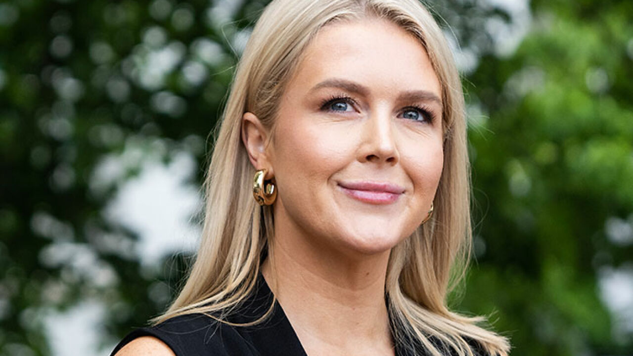 People Convinced Karoline Leavitt’s Bedroom Blunder Was Attack On Trump As They Point Out Suspicious Details