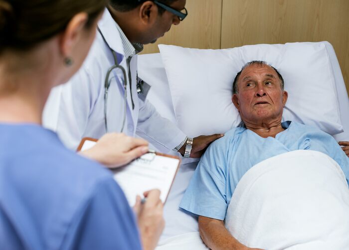 Anesthesiologists Spill The Tea On 75 Of The Most Bizarre Things People Said Under Medication