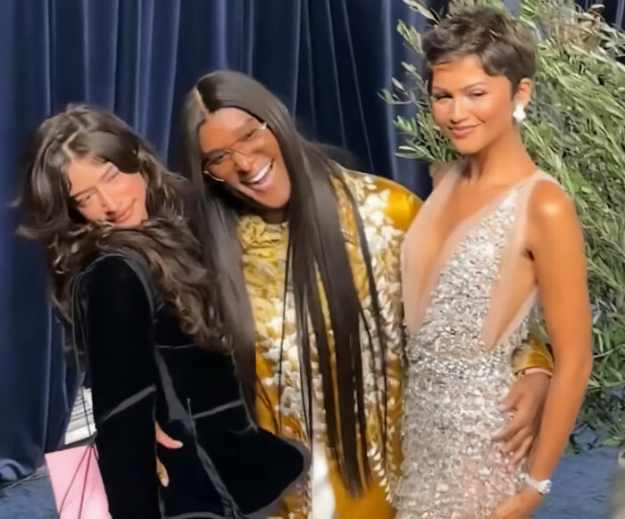 Hollywood Star smiling with Zendaya and her stylist, despite the earlier awkward interaction.