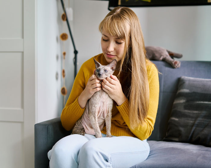Woman Declines Friend’s Year-Long Cat-Sitting Request, Then Learns She Had Another Option All Along Woman Declines Friend’s Year-Long Cat-Sitting Request, Then Learns She Had Another Option All Along