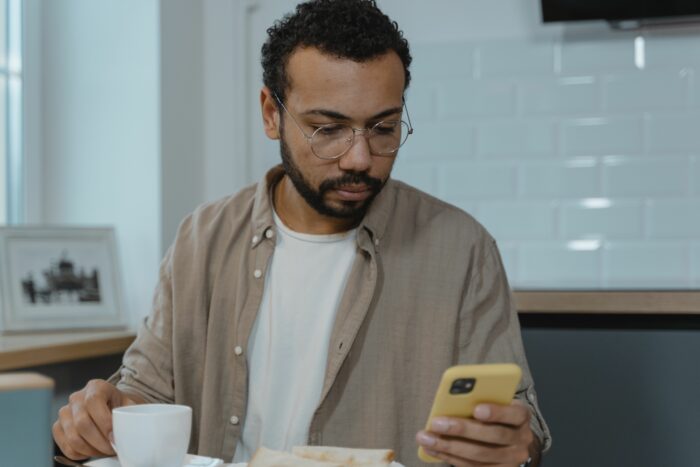 Guy Wonders What's Wrong With Friend's Fiancé After He Suddenly Changes His Behavior Guy Wonders What's Wrong With Friend's Fiancé After He Suddenly Changes His Behavior
