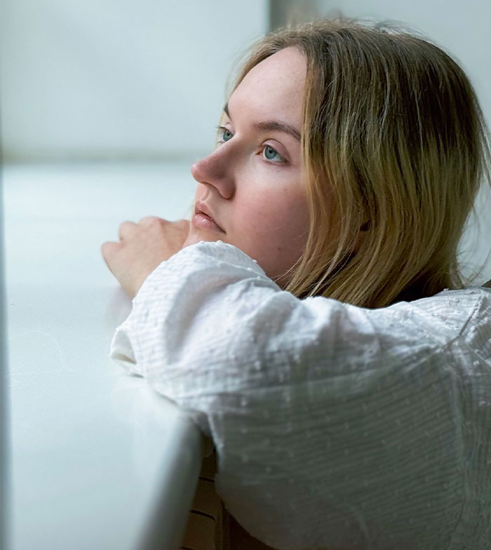 Bully Half-Sis Tells Friends She Was Homeless And Shunned By Sibling, Shocked When The Truth Comes Out Bully Half-Sis Tells Friends She Was Homeless And Shunned By Sibling, Shocked When The Truth Comes Out