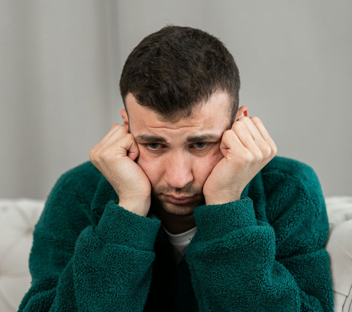 Guy Can't Handle Being With Girlfriend's Rich Family Who Thinks He's A Complete Loser