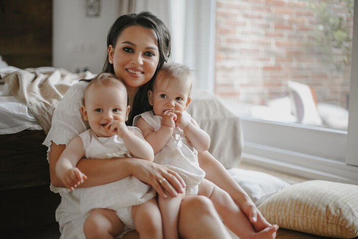 A mother with her two twin babies, contemplating marriage and what she wish she knew before divorce.