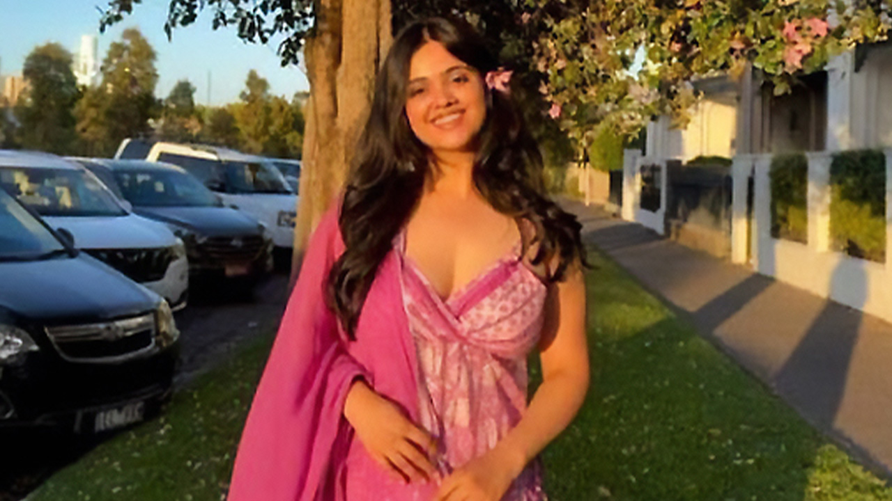 50 Starry-Eyed Lovers Who Saw Their Crushes And Decided Dignity Was No Longer Necessary