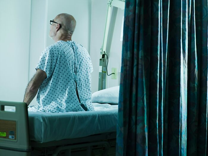 Anesthesiologists Spill The Tea On 75 Of The Most Bizarre Things People Said Under Medication